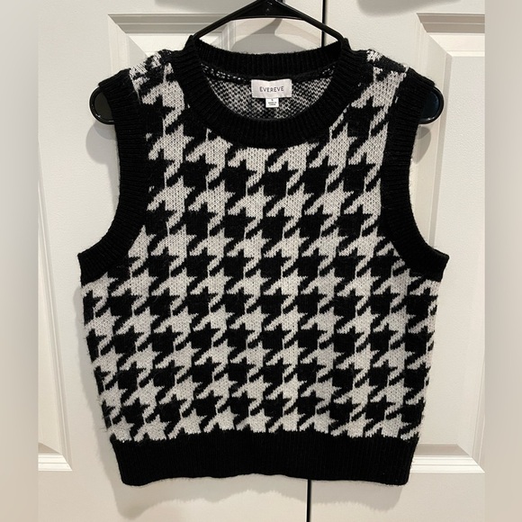 Evereve Tops - Houndstooth Sweater Vest